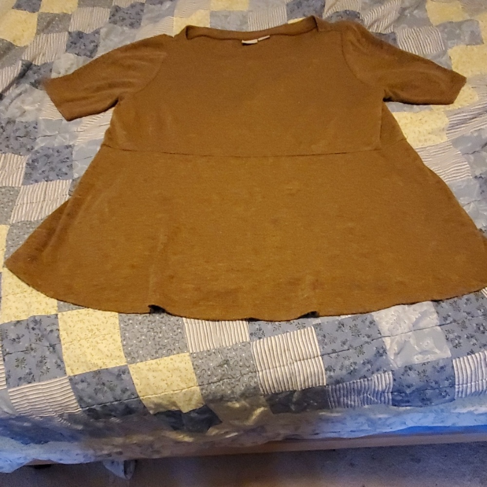 Plus size top - Picture 2 of 2